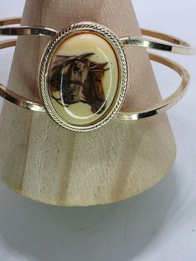 Vintage Equestrian Horse Head Western Cabochon Gold Tone Hinged Cuff Bracelet